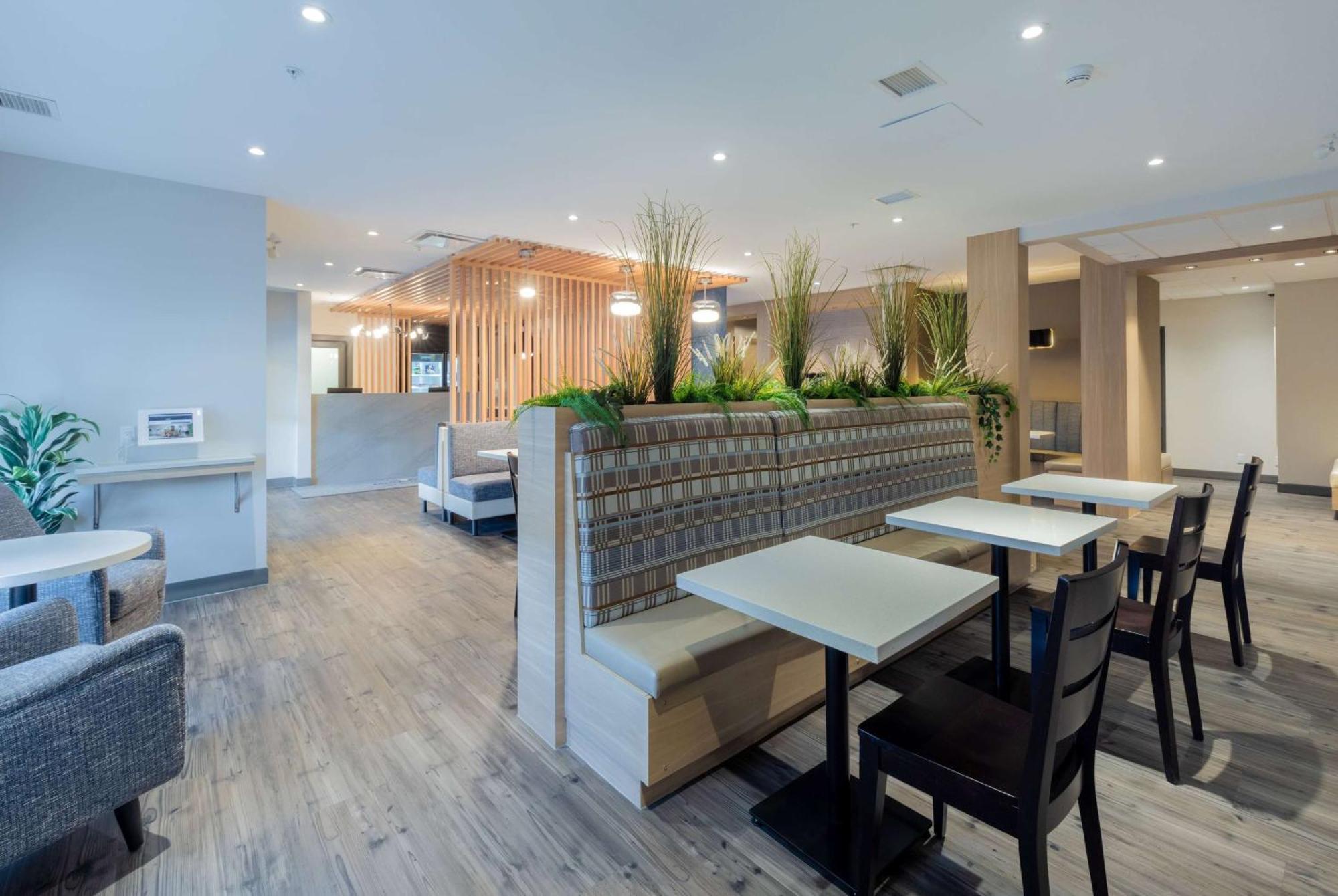 Microtel Inn & Suites By Wyndham Oyster Bay Ladysmith Exterior photo