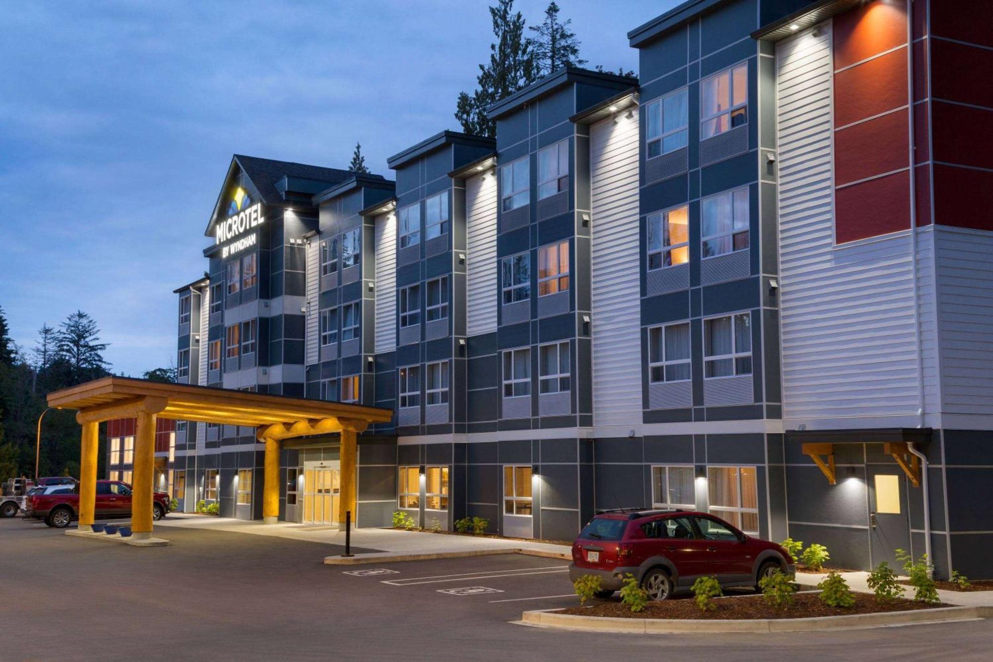 Microtel Inn & Suites By Wyndham Oyster Bay Ladysmith Exterior photo